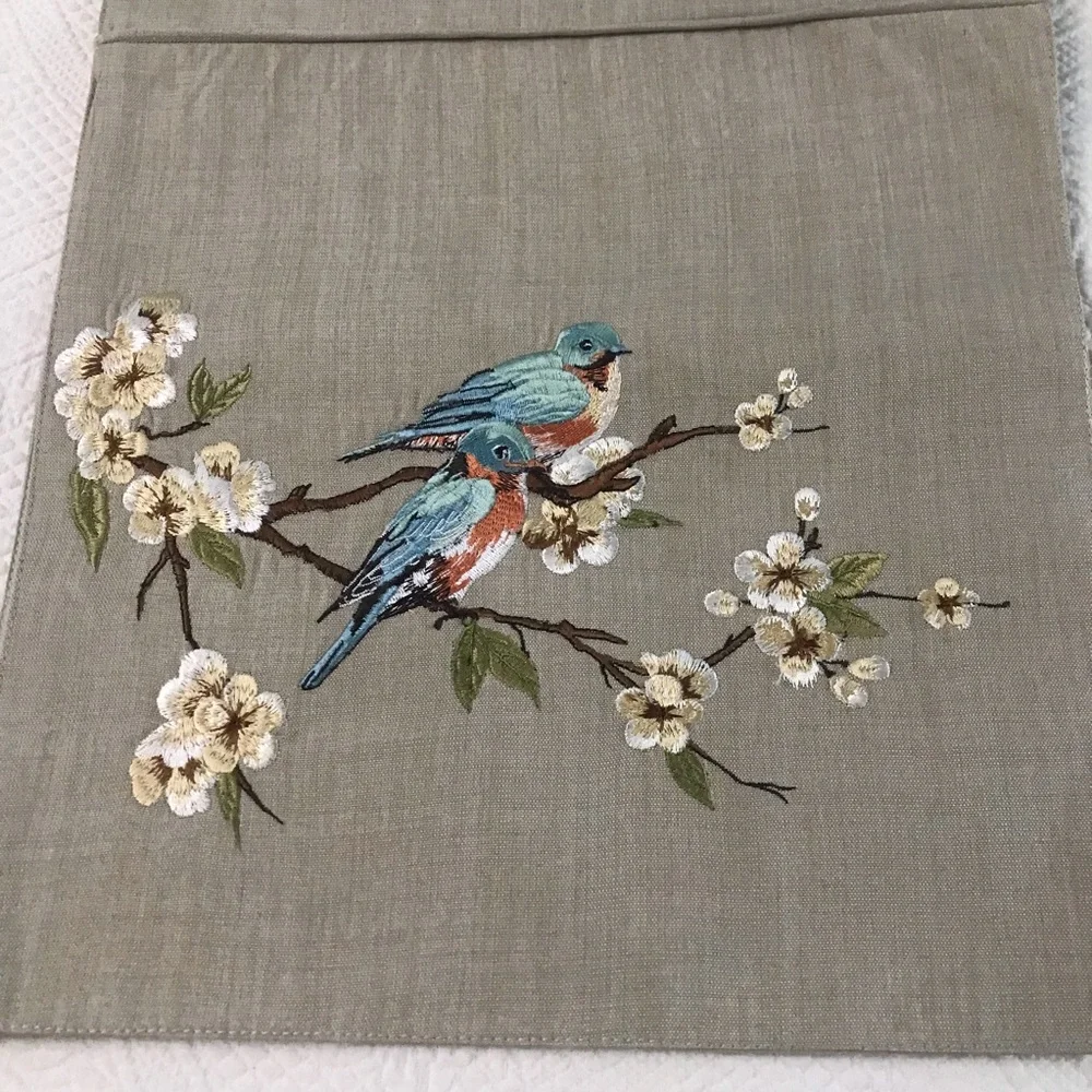 Wellesley Manor Tan Linen Table Runner with Embroidered Birds/Dogwood Tree. NWOT - Picture 9 of 16